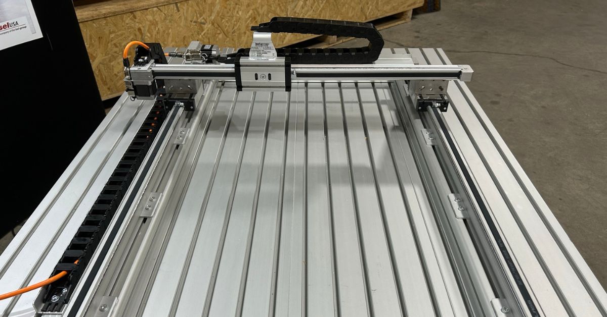 Aluminum vs. Steel Workbenches: Which Is Right for You?